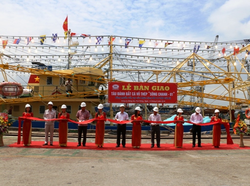 Đóng tàu Phà Rừng bàn giao hai tàu cá vỏ thép cho ngư dân Hải Phòng và Phú Yên